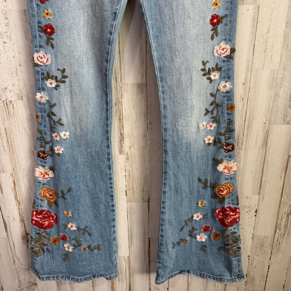 DW Fiona Flare Jeans Women 2 Light Wash Floral Embroidered Hippie Boho 25x31 - Picture 3 of 16